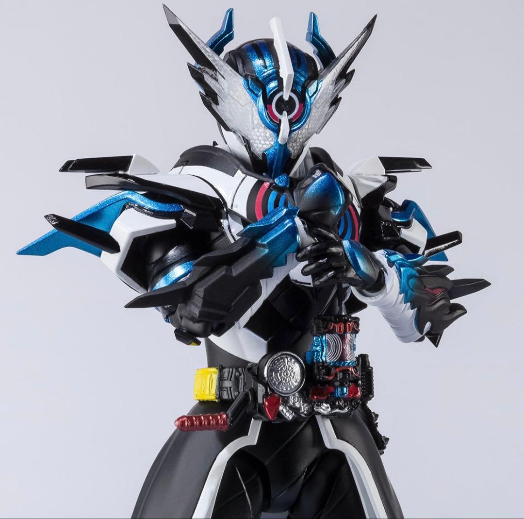 輸送箱も新品未開封　S.H.Figuarts 仮面ライダークローズエボル