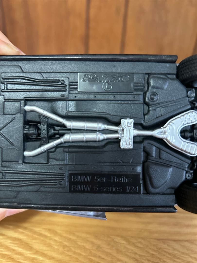 BMW5 シリーズ　エンジン再現　ドア開閉　1／24