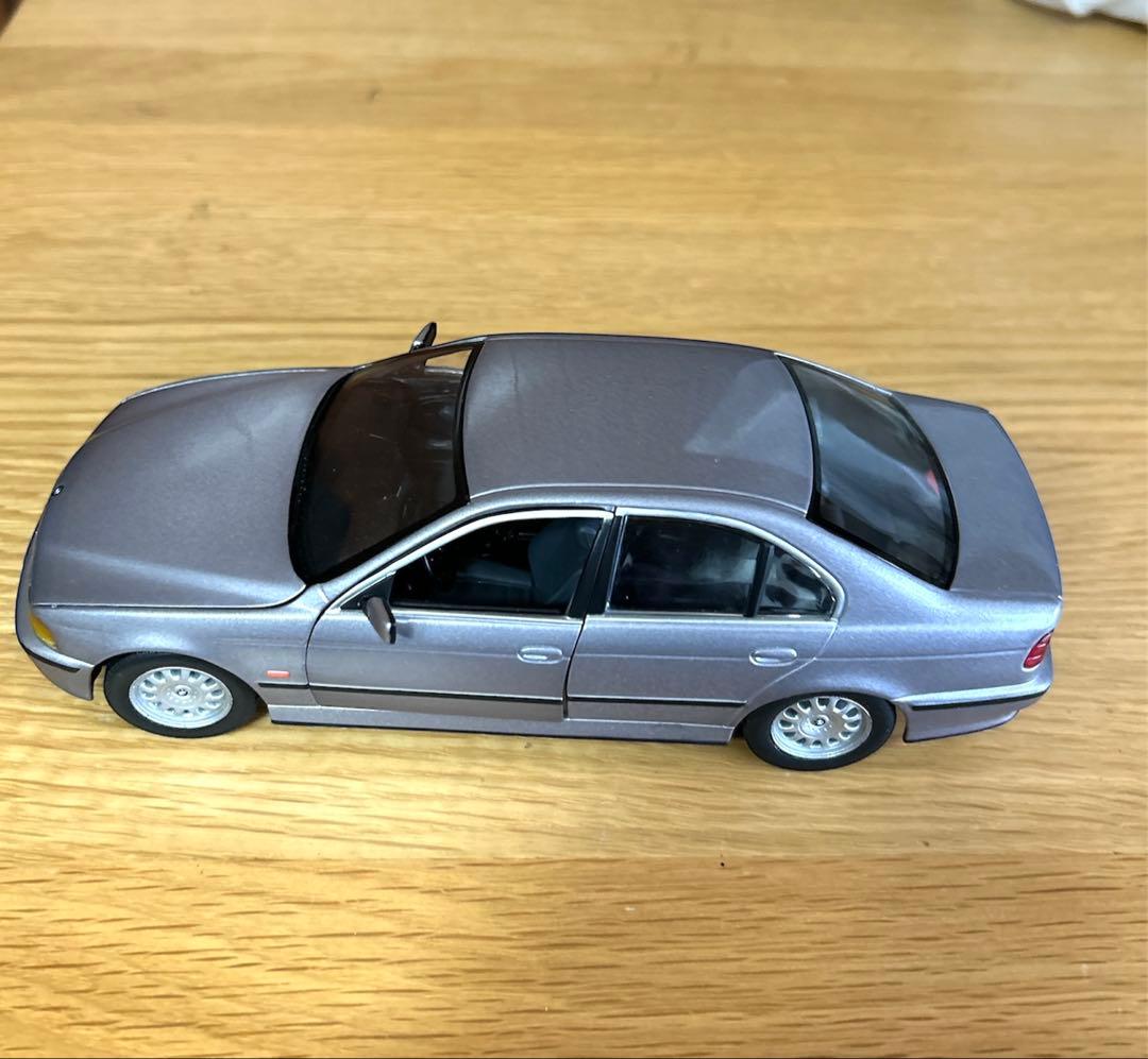 BMW5 シリーズ　エンジン再現　ドア開閉　1／24