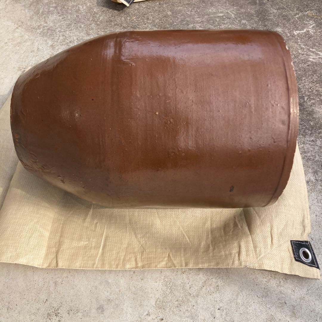 大型 水瓶 。メダカ鉢 。ビオトープ 。睡蓮鉢 。高さ44センチ。排水穴付き