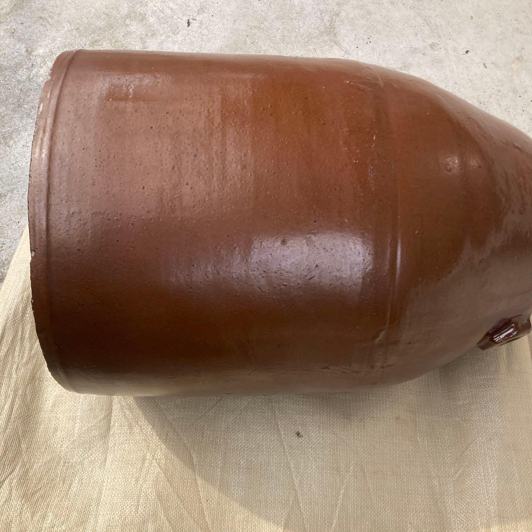 大型 水瓶 。メダカ鉢 。ビオトープ 。睡蓮鉢 。高さ44センチ。排水穴付き