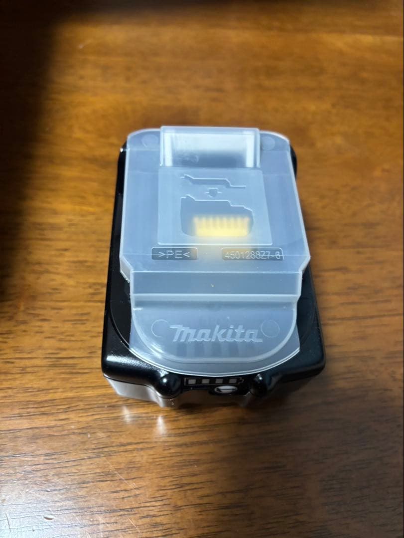 充電式クリーナ　マキタ　白　CL286FDRFW