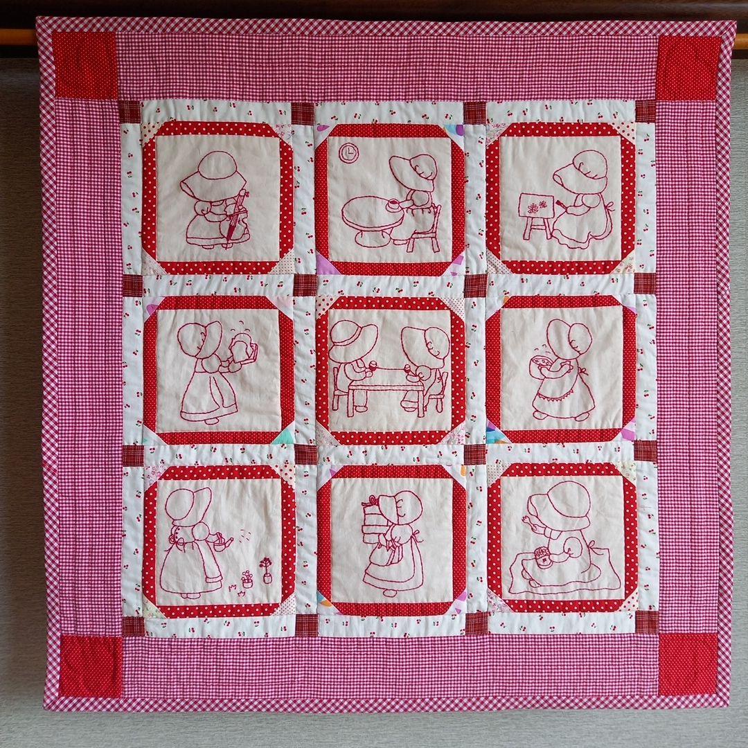 パッチワークキルトタペストリー 　　【 スーちゃん 刺繍 】