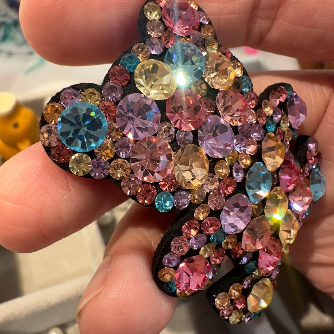 新作❤︎プレミアム限定441キラキラストーン大きめ可愛いくまのジュエルヘアピン高級