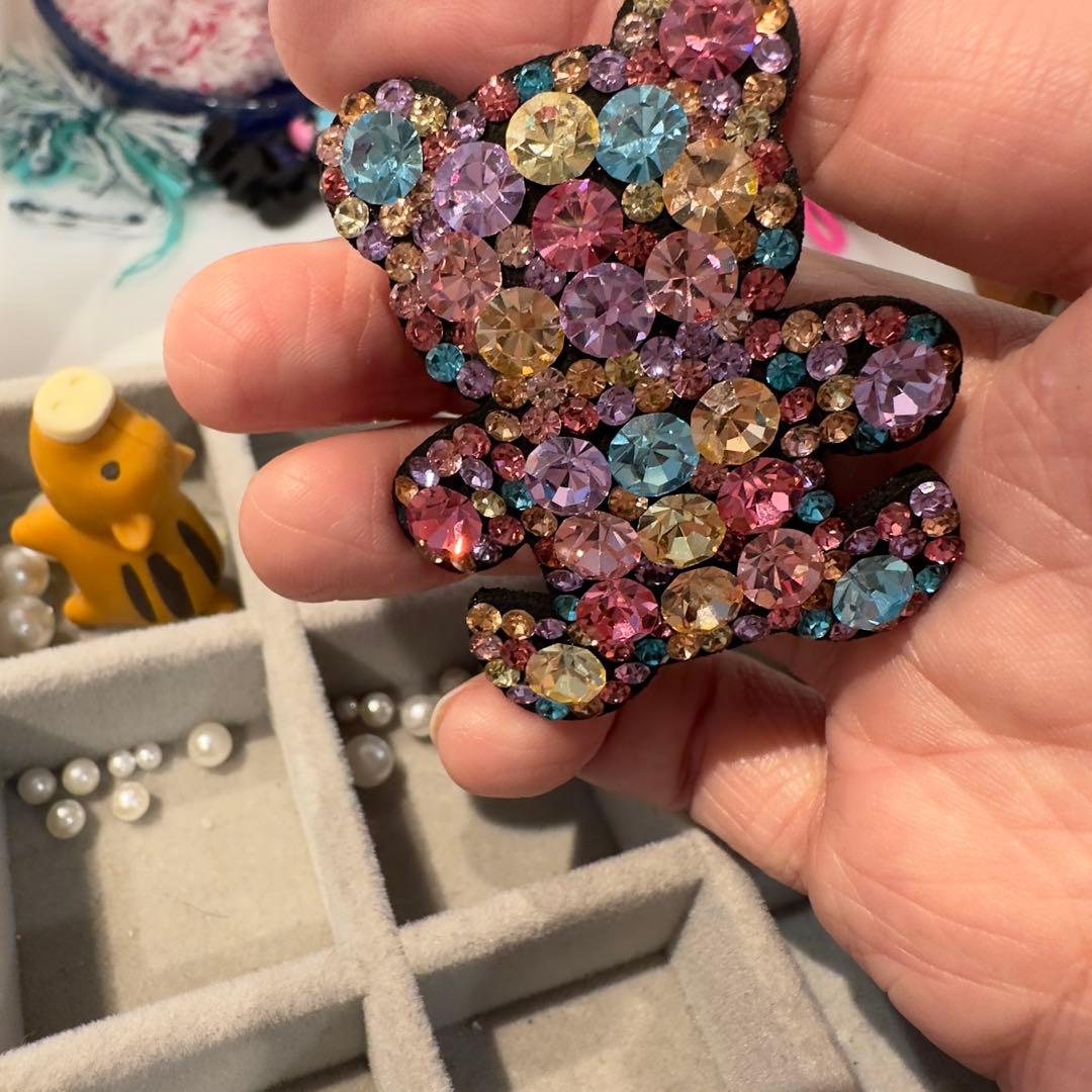 新作❤︎プレミアム限定441キラキラストーン大きめ可愛いくまのジュエルヘアピン高級