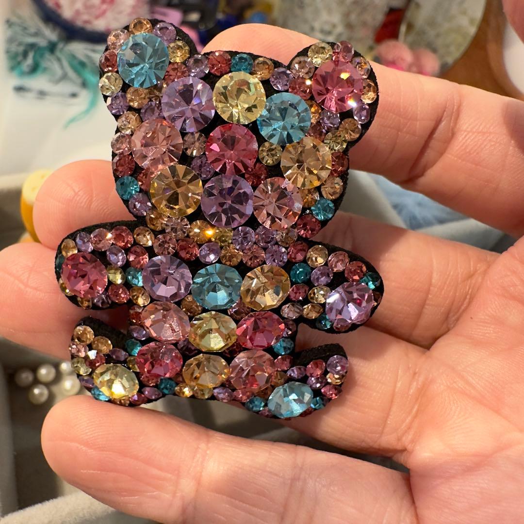 新作❤︎プレミアム限定441キラキラストーン大きめ可愛いくまのジュエルヘアピン高級