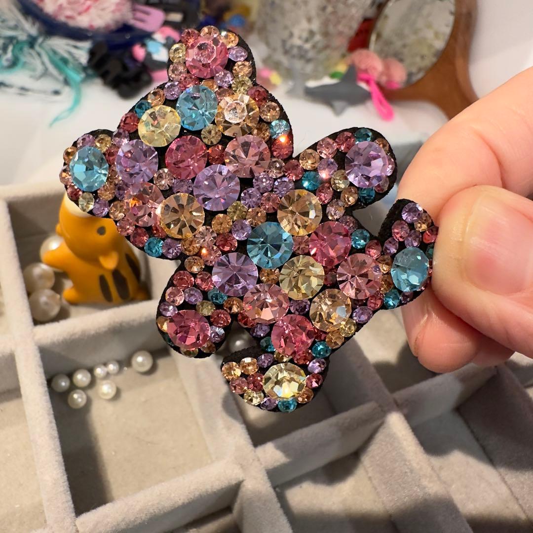 新作❤︎プレミアム限定441キラキラストーン大きめ可愛いくまのジュエルヘアピン高級