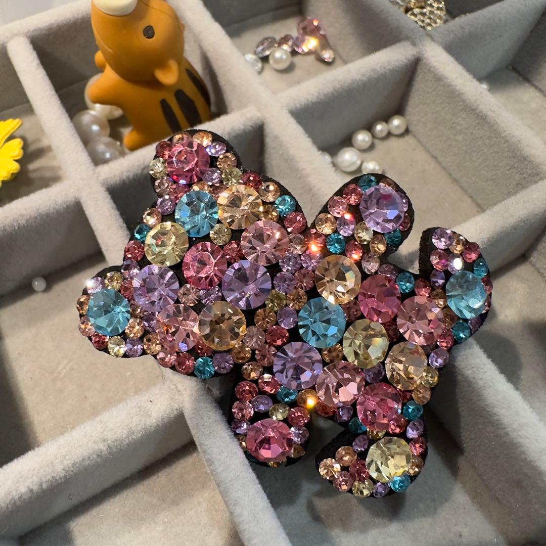 新作❤︎プレミアム限定441キラキラストーン大きめ可愛いくまのジュエルヘアピン高級