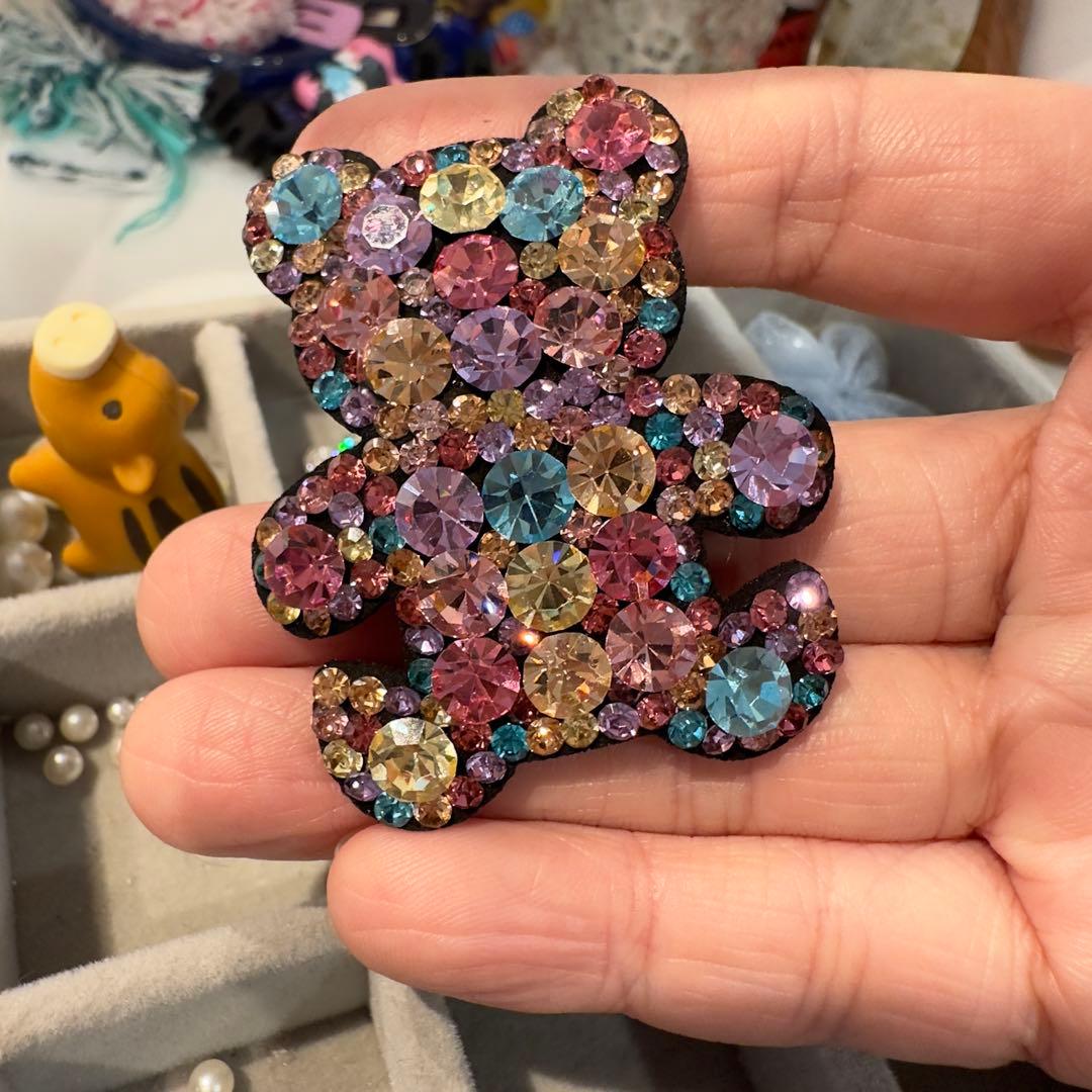 新作❤︎プレミアム限定441キラキラストーン大きめ可愛いくまのジュエルヘアピン高級