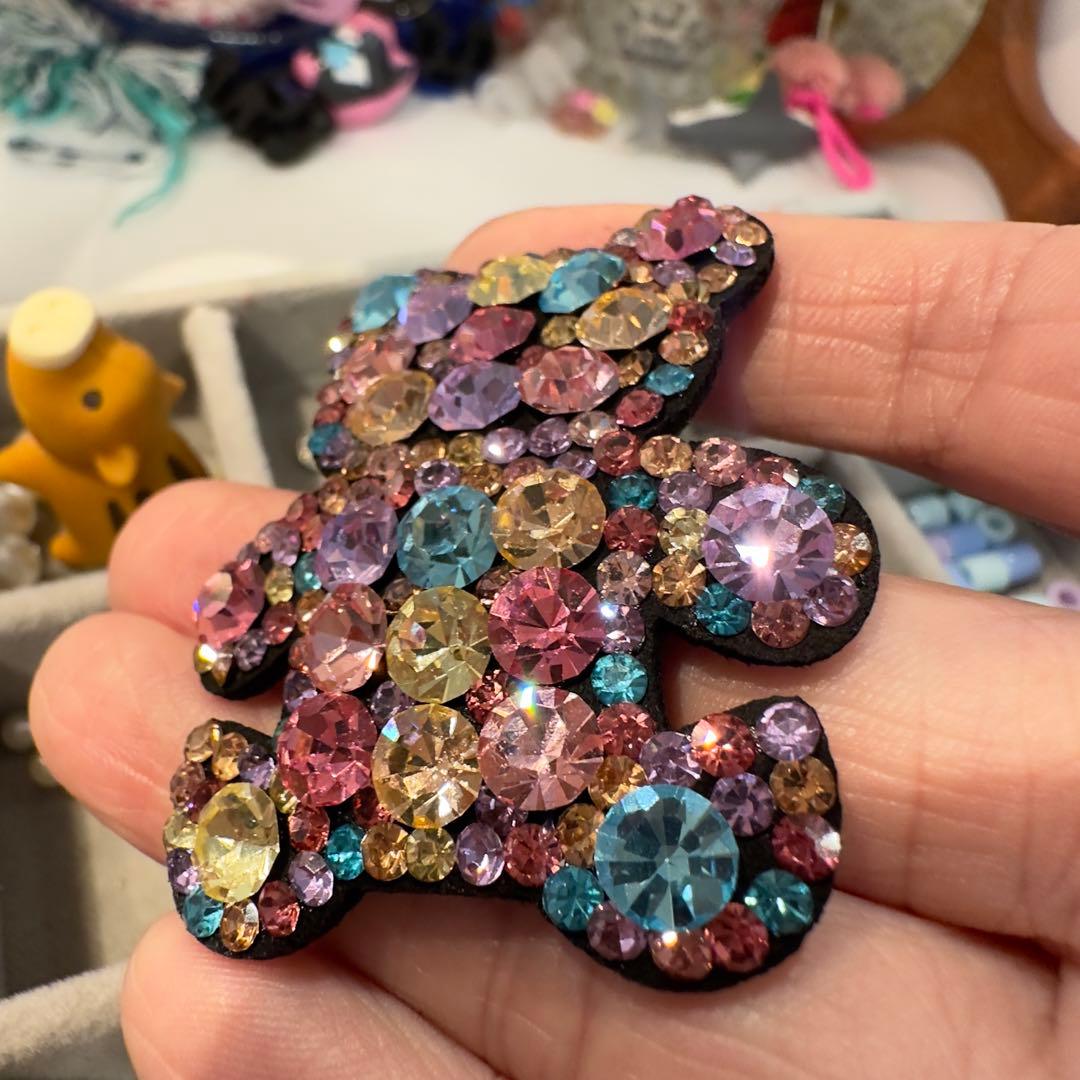 新作❤︎プレミアム限定441キラキラストーン大きめ可愛いくまのジュエルヘアピン高級