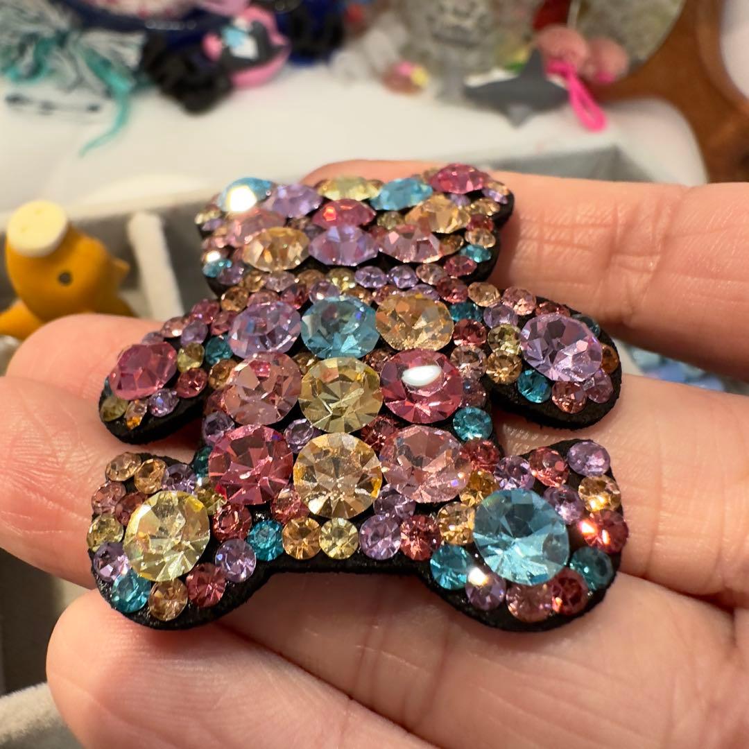 新作❤︎プレミアム限定441キラキラストーン大きめ可愛いくまのジュエルヘアピン高級