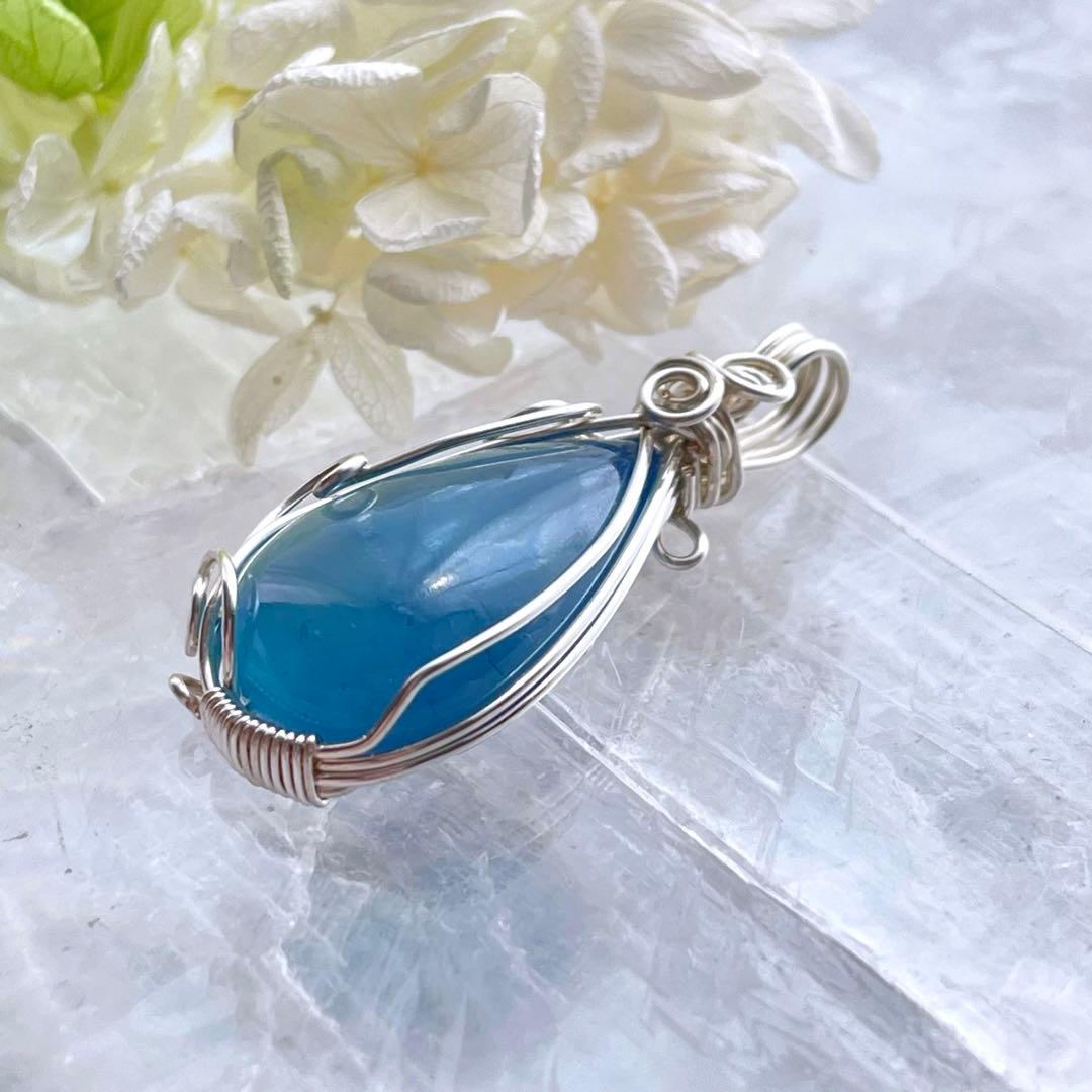 アクアマリン　ワイヤーラッピングペンダントトップ