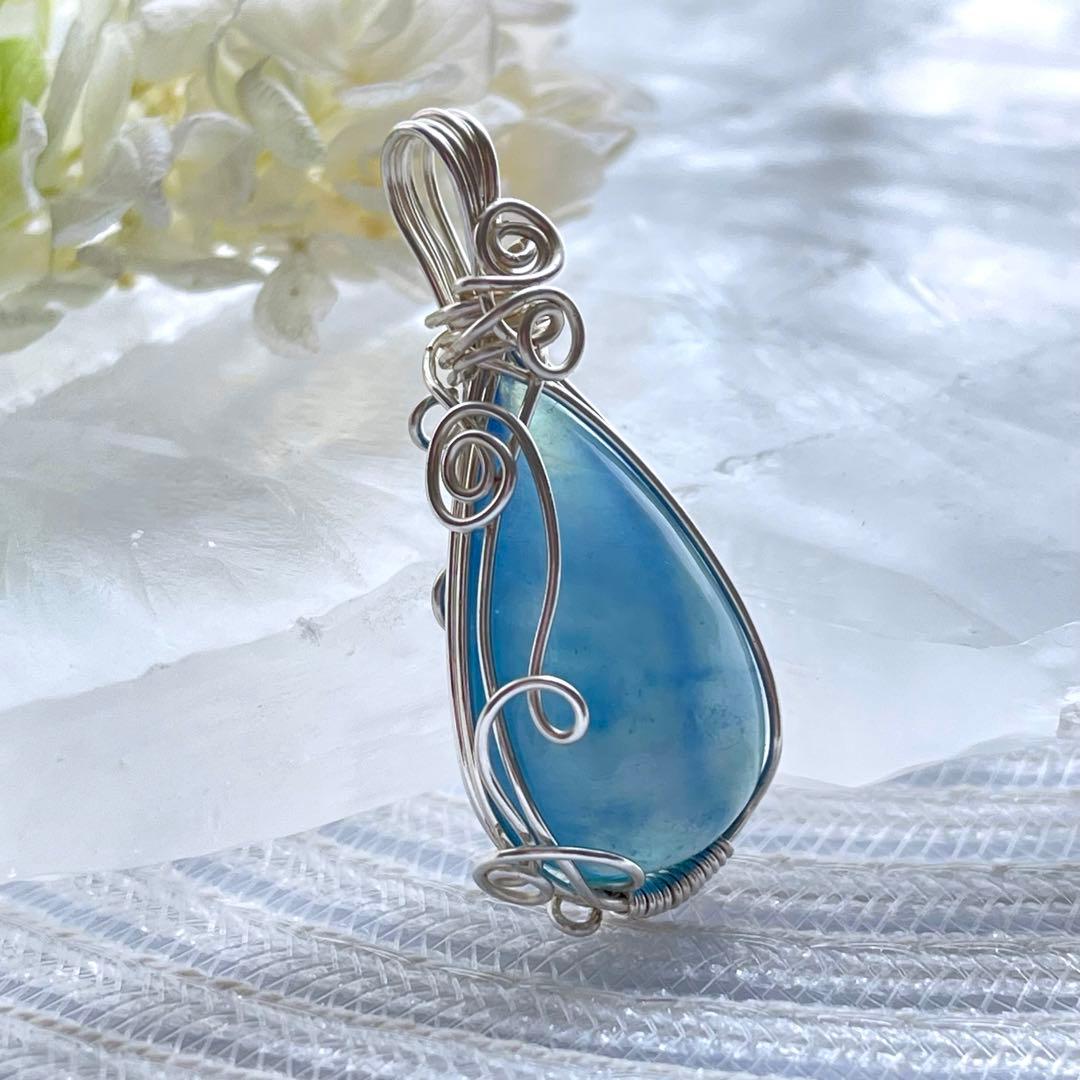 アクアマリン　ワイヤーラッピングペンダントトップ