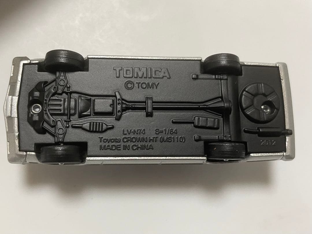 トミカリミテッドヴィンテージネオ　トヨタ　クラウン　４ドア　ハードトップ