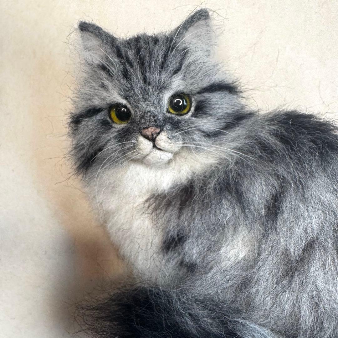 羊毛フェルト猫 サバトラ猫(ロングコート)ブローチ