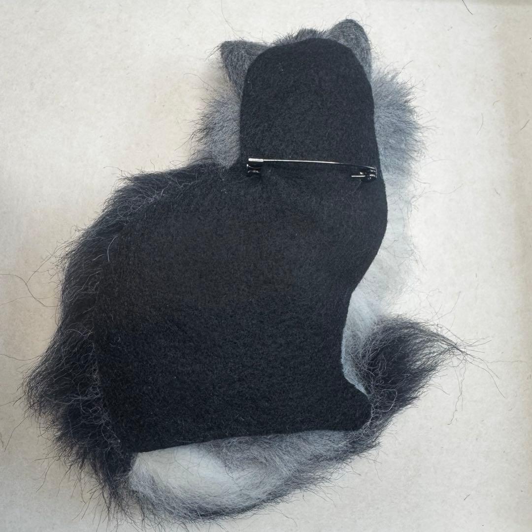 羊毛フェルト猫 サバトラ猫(ロングコート)ブローチ