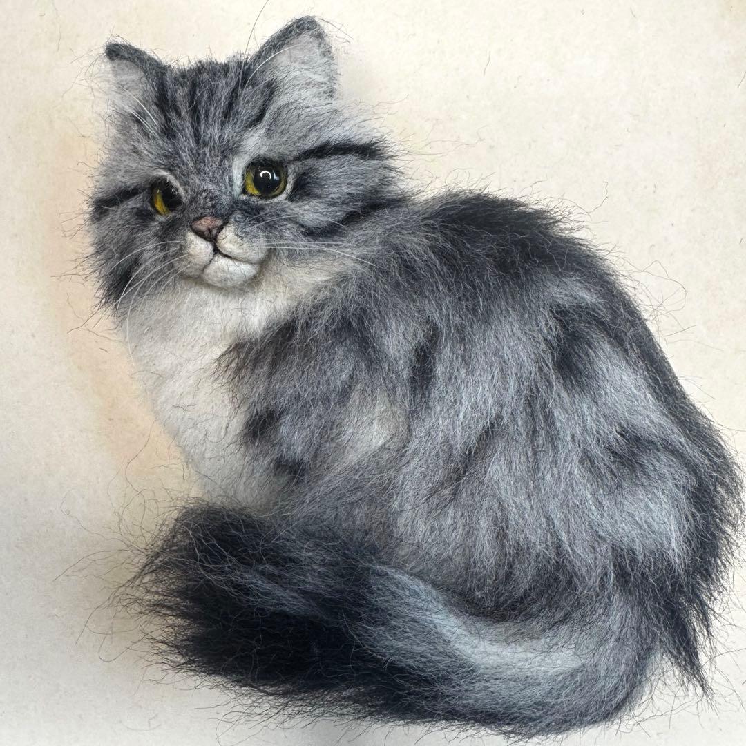 羊毛フェルト猫 サバトラ猫(ロングコート)ブローチ