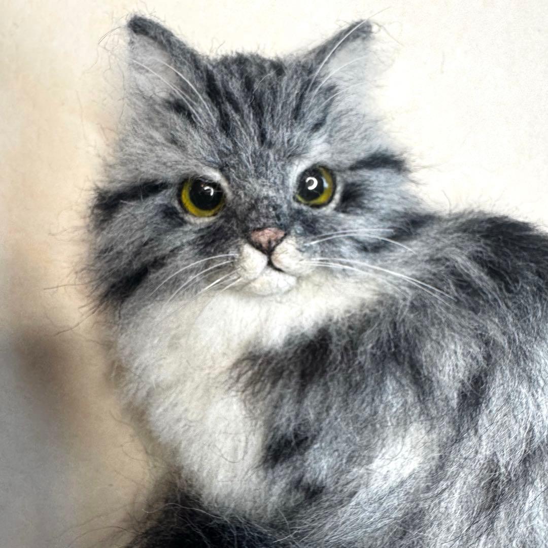 羊毛フェルト猫 サバトラ猫(ロングコート)ブローチ