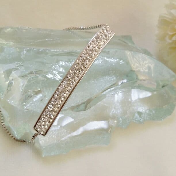 グルーデコ®のスワロフスキーアクセサリー　カーブブレスレット(シルバー色台)