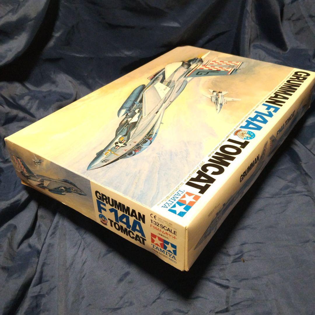 タミヤ 1/32 グラマン F-14A トムキャット、箱傷み