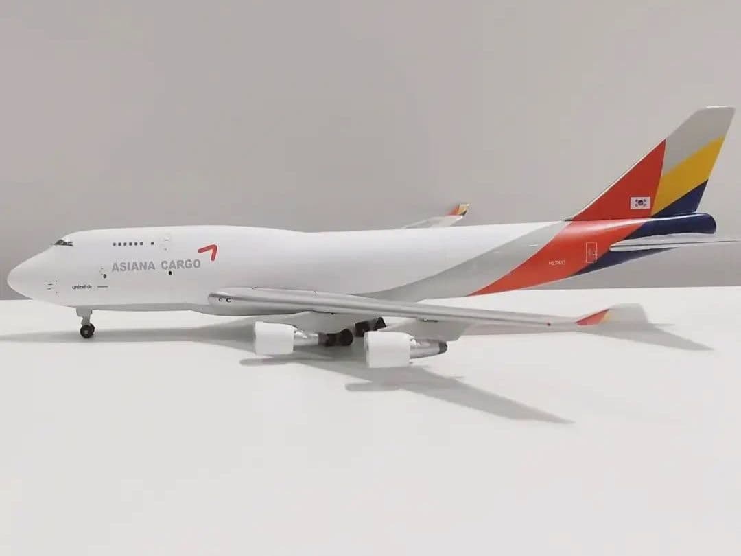 アシアナ CARGO 747-4F UNICEFロゴ付き　1/400
