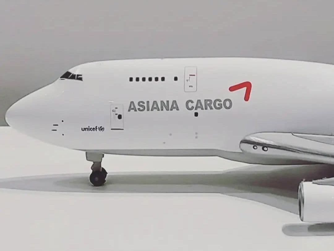 アシアナ CARGO 747-4F UNICEFロゴ付き　1/400