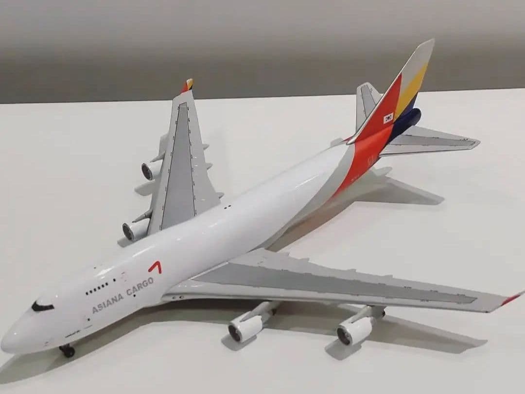 アシアナ CARGO 747-4F UNICEFロゴ付き　1/400