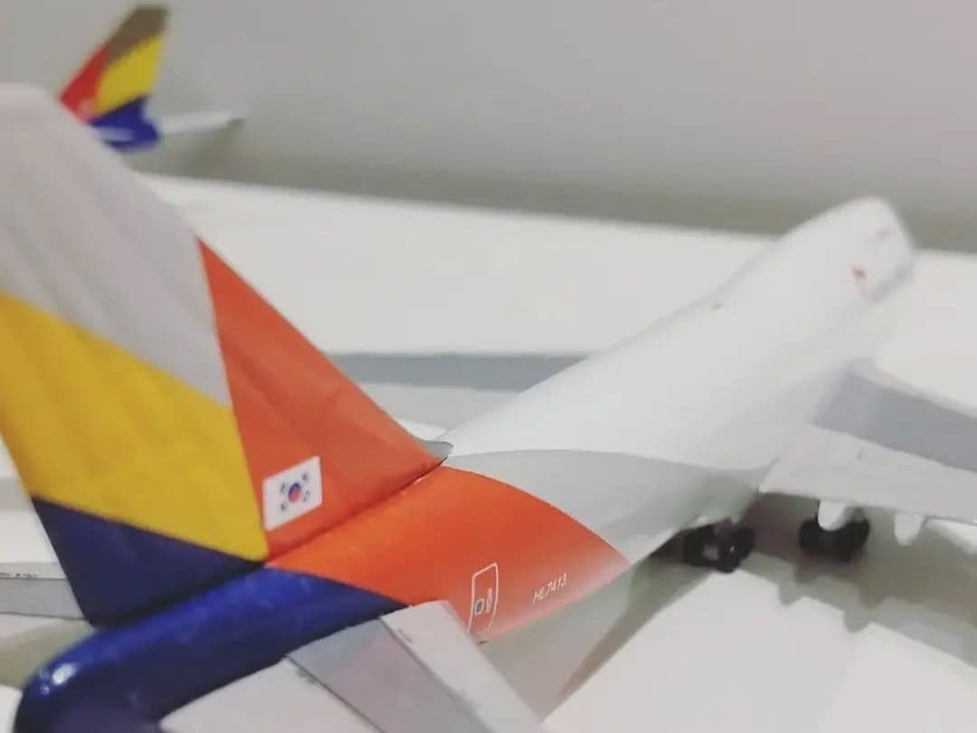 アシアナ CARGO 747-4F UNICEFロゴ付き　1/400