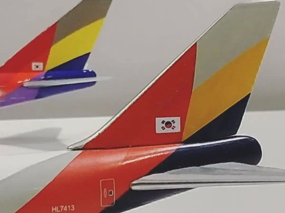 アシアナ CARGO 747-4F UNICEFロゴ付き　1/400