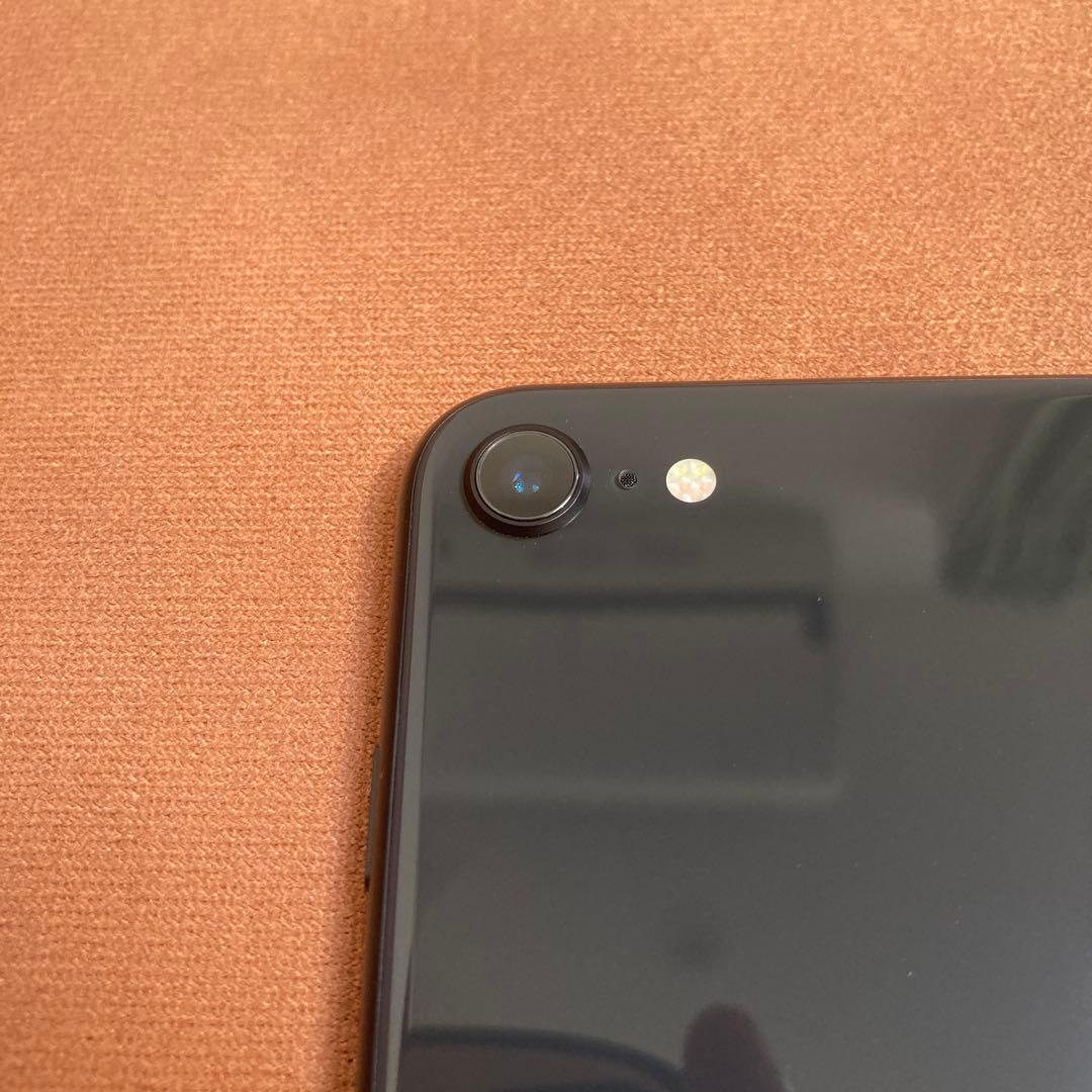 4158【早い者勝ち】美品☆電池新品☆iPhoneSE2 64GB SIMフリー