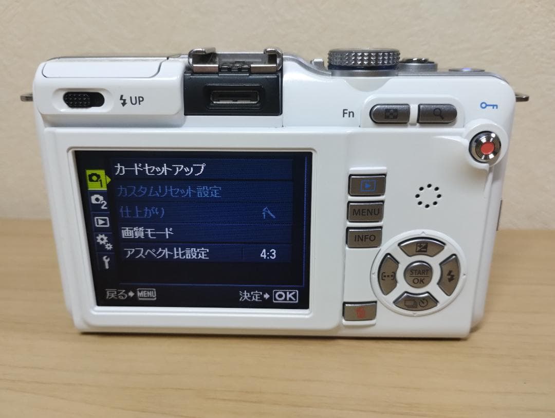 ✨美品✨ オリンパス OLYMPUS PEN Lite E-PL1 ボディ 白