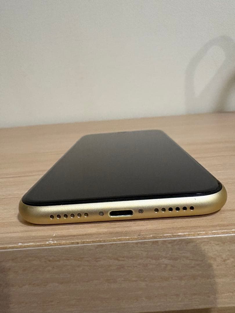 iPhone XR イエロー　本体　64GB