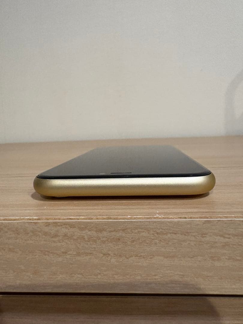 iPhone XR イエロー　本体　64GB