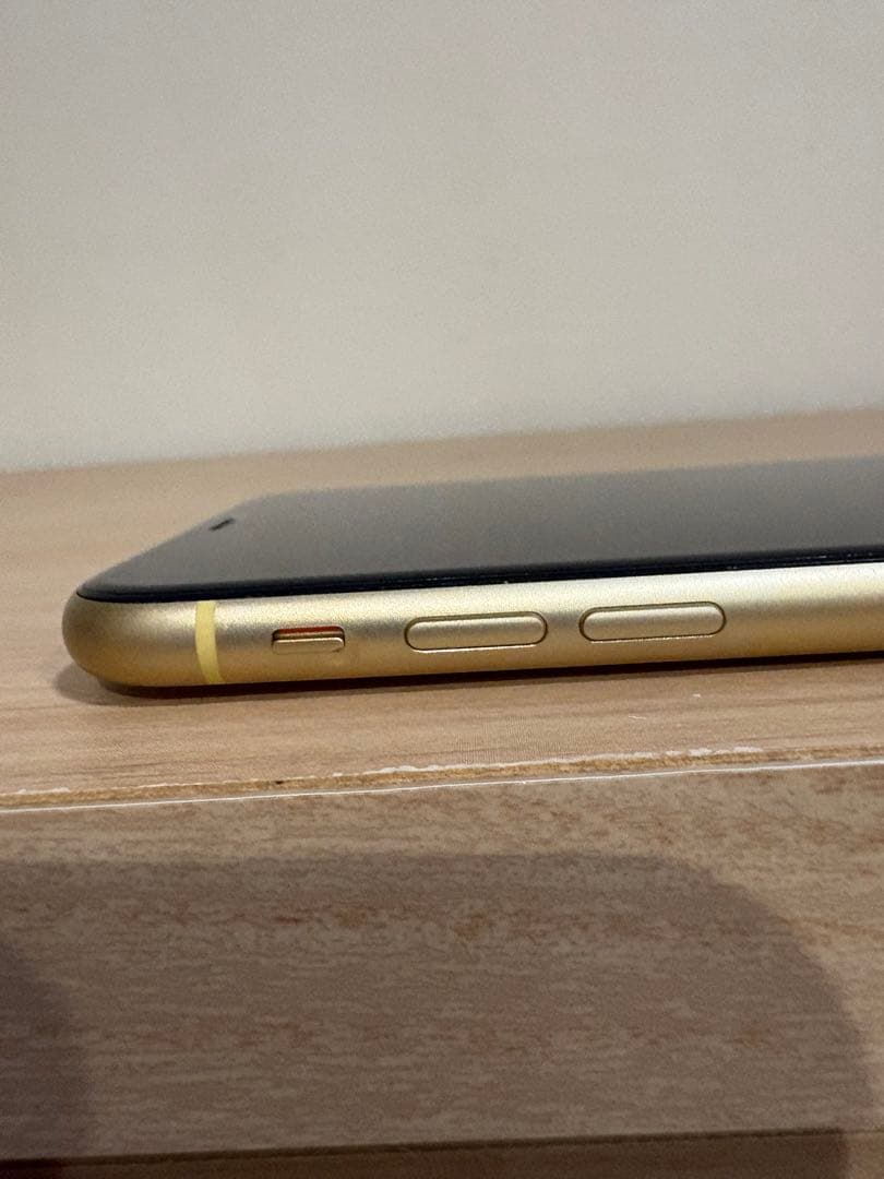 iPhone XR イエロー　本体　64GB