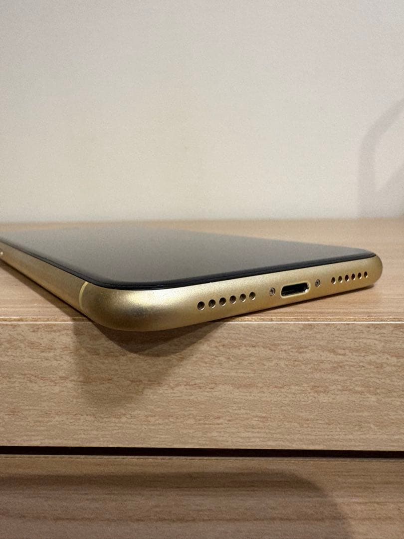 iPhone XR イエロー　本体　64GB