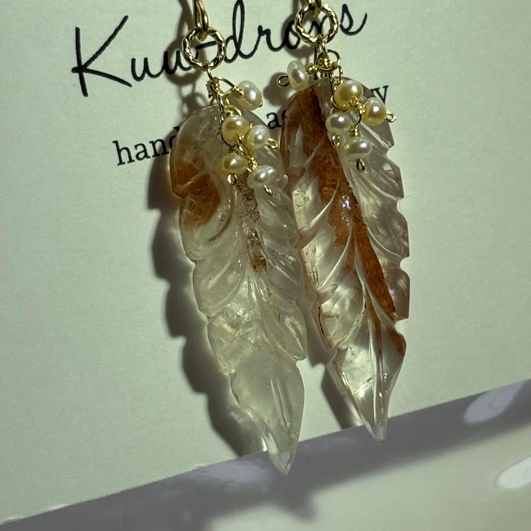 マニカラン水晶♢リーフカービング✴︎14kgfピアスP317