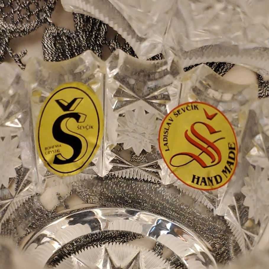 ラディスラフ・シェフチーク ハンドメイド クリスタル ボヘミアンベース