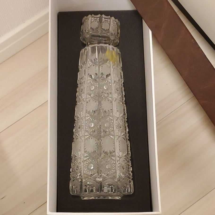 ラディスラフ・シェフチーク ハンドメイド クリスタル ボヘミアンベース