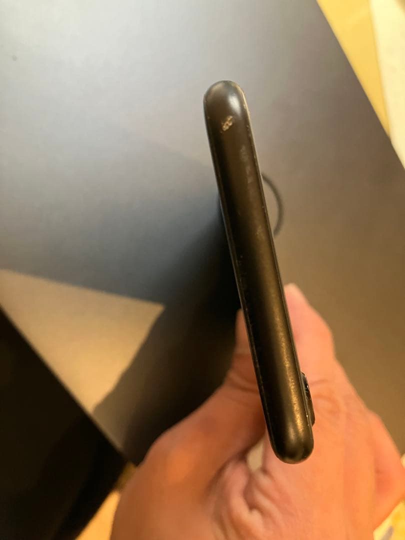 Apple iPhone SE (第2世代) 64GB