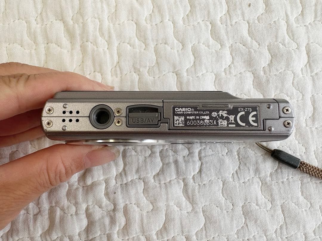 CASIO EXILIM ZOOM EX-Z75 カシオ エクシリウム