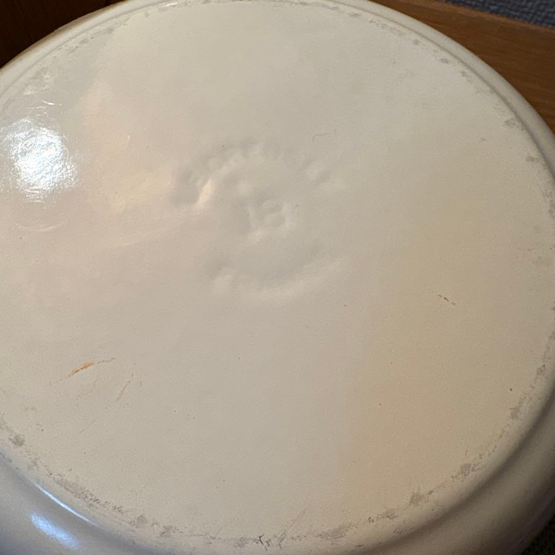 ルクルーゼ ココットロンド 両手鍋　ホワイト　18cm