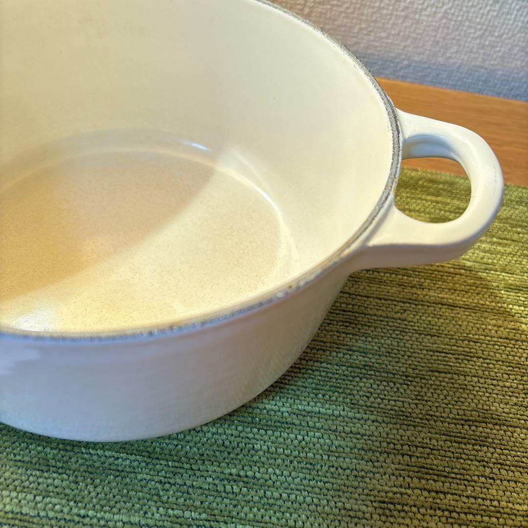 ルクルーゼ ココットロンド 両手鍋　ホワイト　18cm