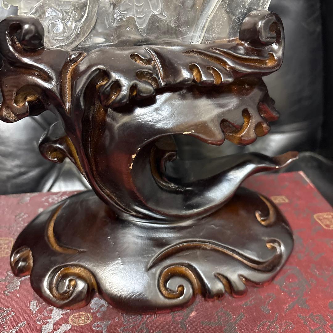 水晶　ドラゴン彫刻 木製台座付き