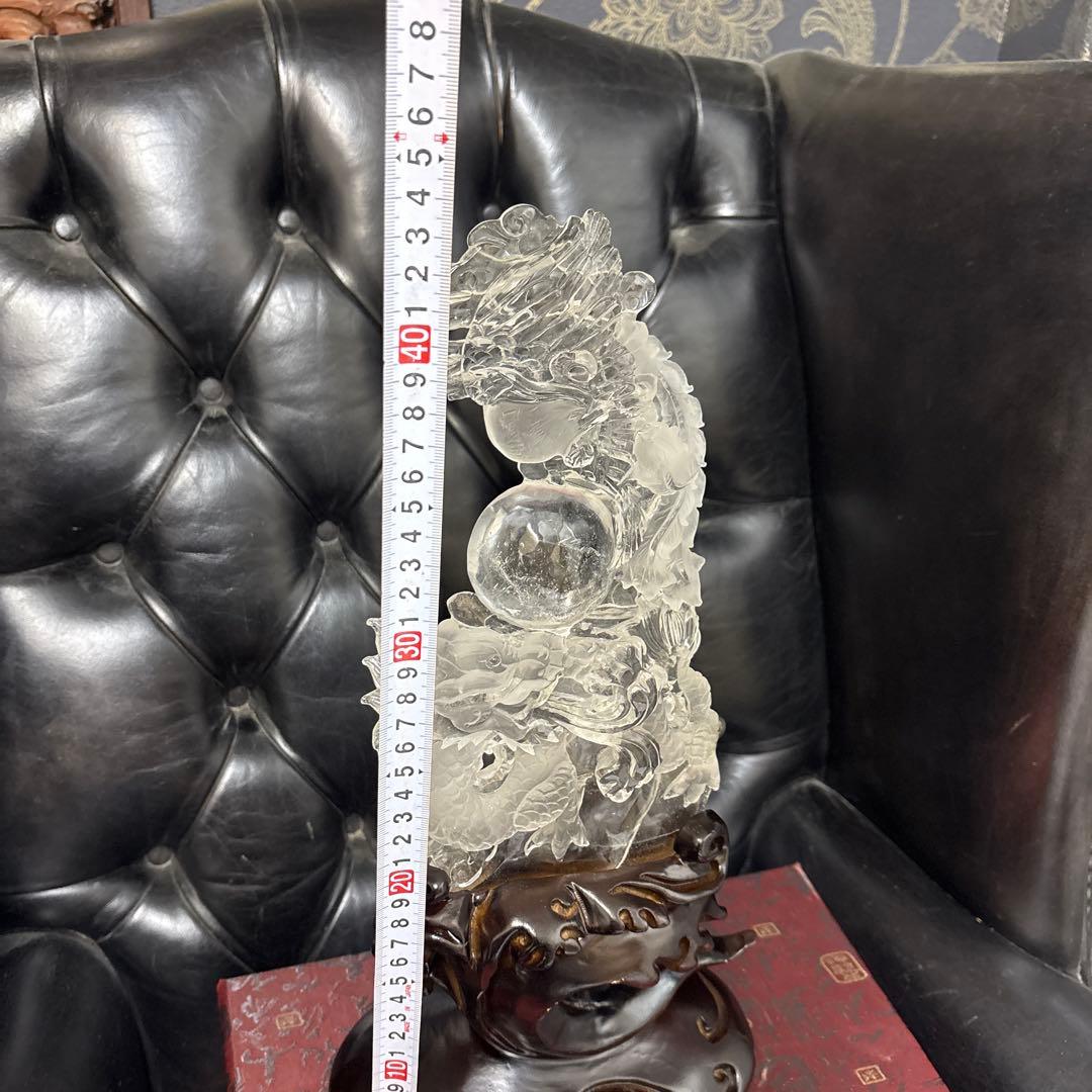 水晶　ドラゴン彫刻 木製台座付き