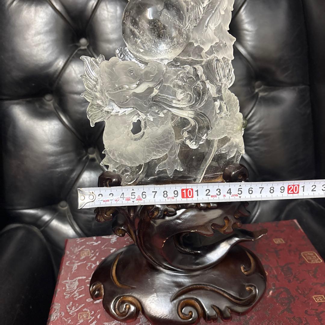 水晶　ドラゴン彫刻 木製台座付き