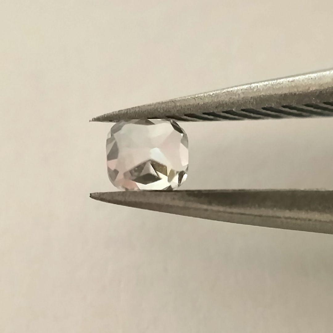 ダイヤモンド　ルース　裸石　宝石　0.117ct 薄いグレー　ソ付
