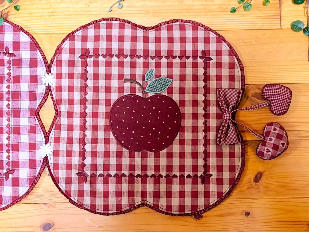 ⭐️アメリカンカントリー雑貨❤️　ෆりんごෆとハート♡ 波波テーブルセンター