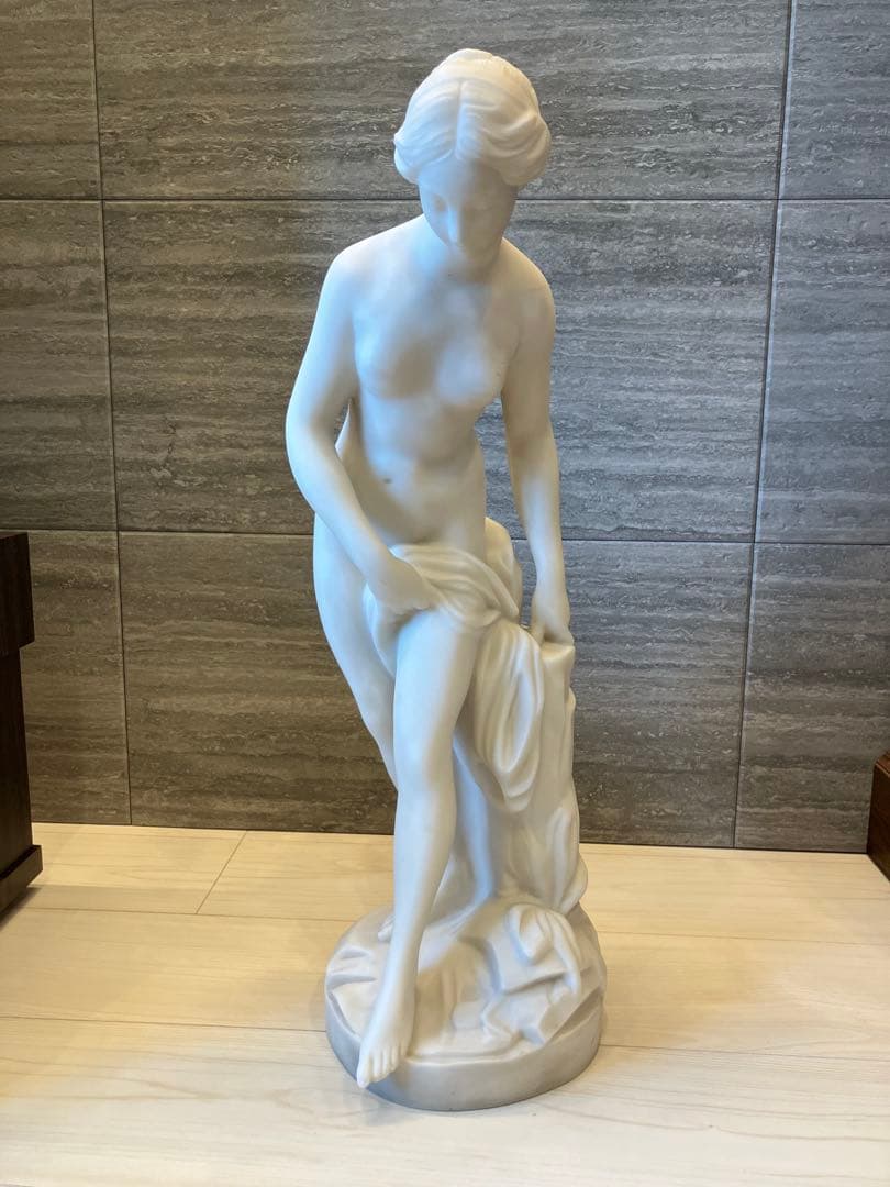 沐浴する女性 石膏彫刻 約60cm