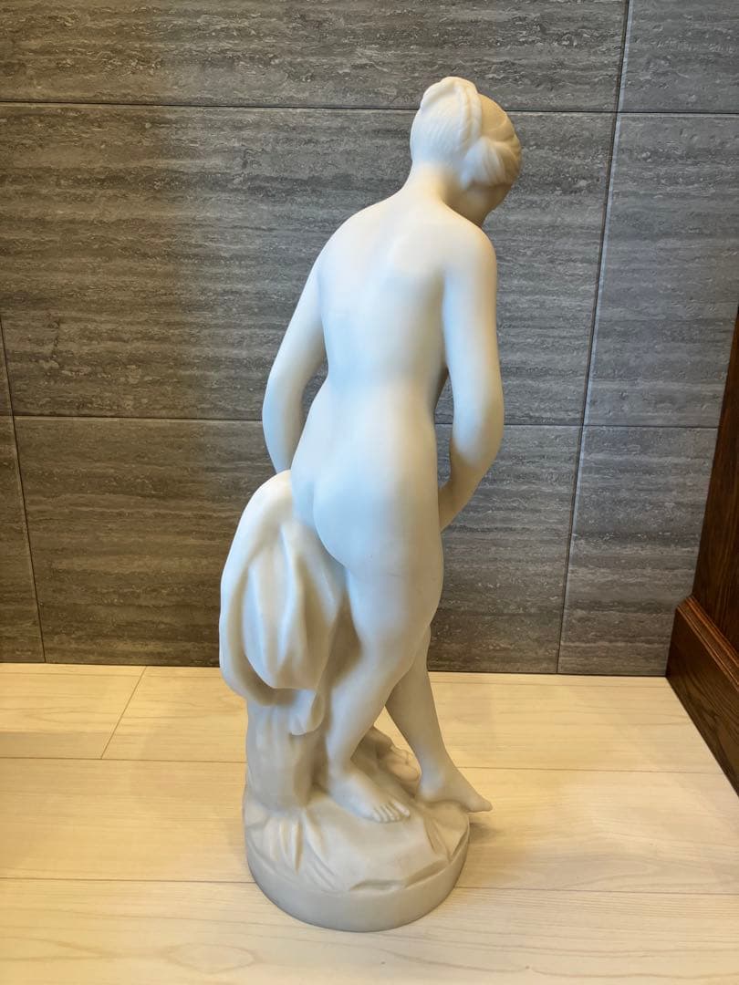 沐浴する女性 石膏彫刻 約60cm