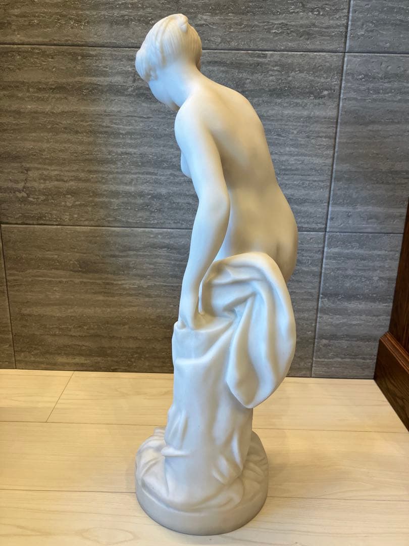 沐浴する女性 石膏彫刻 約60cm